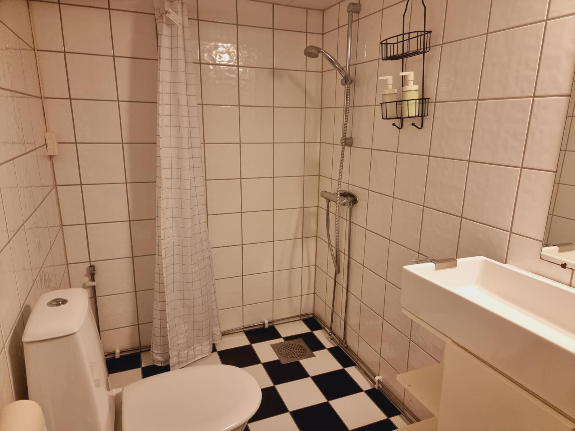 Kjellerleilighet Egen Inngang. Stange Luaran gambar